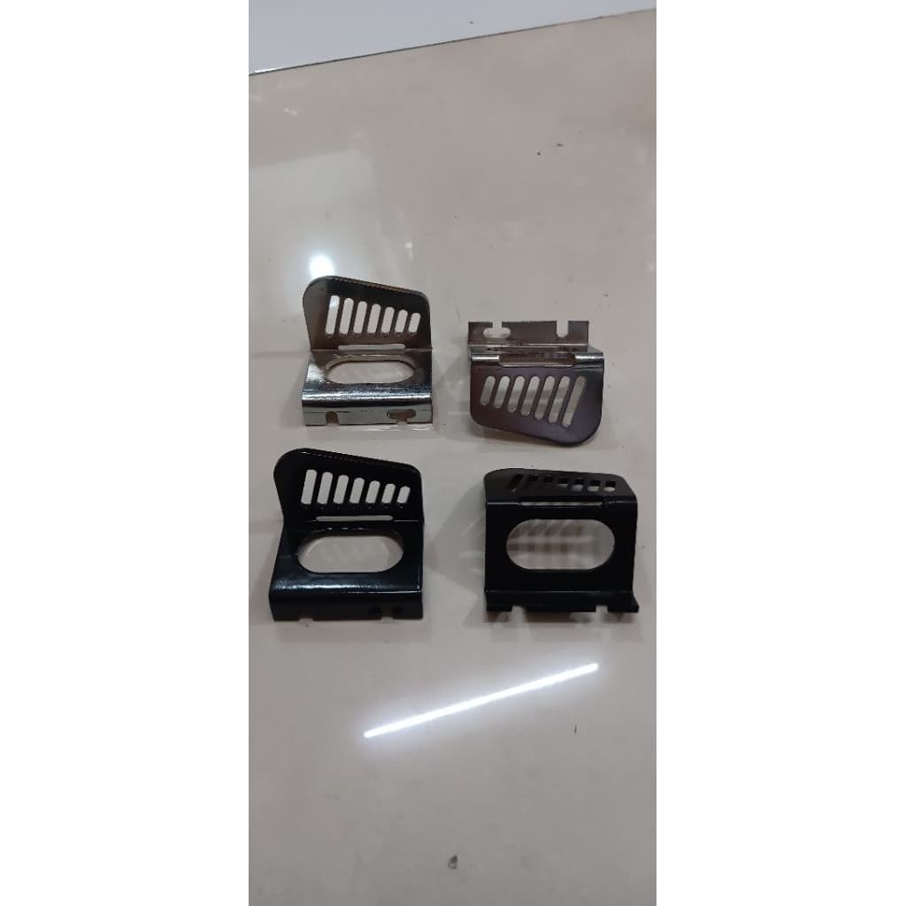 รีเทนเนอร์ดาดฟ้ารุ่น Vespa trador step มีโครเมียมและดํา