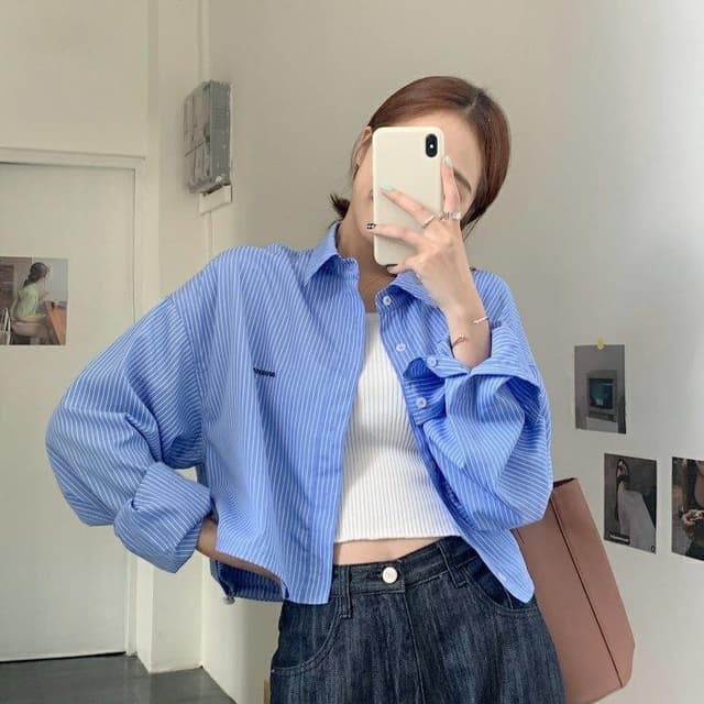 เสื้อเชิ้ตลายทางแฟชั่นสตรี สีฟ้า เสื้อเชิ้ตครอป เสื้อผ้าแฟชั่นผู้หญิงแซ่บ เสื้อคลุมบางฤดูใบไม้ร่วง#A94