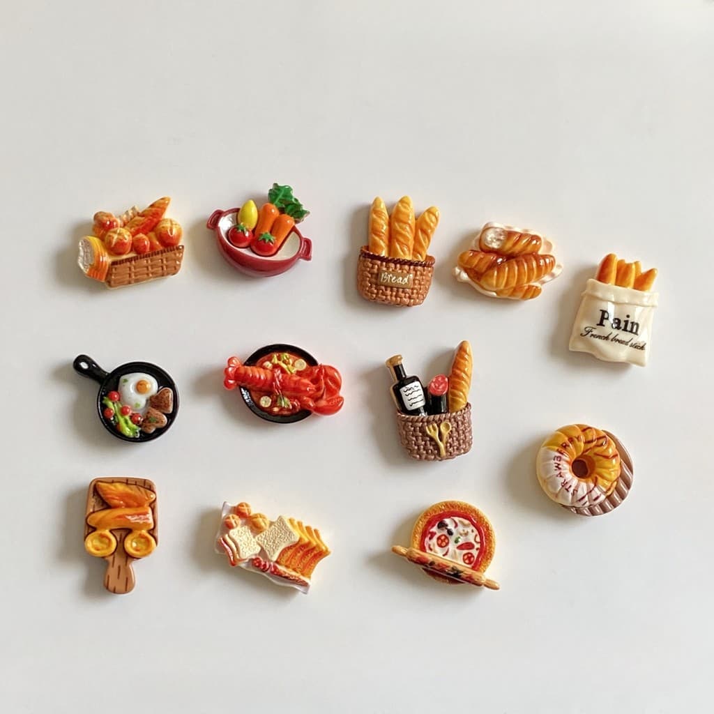 ชุดแม่เหล็กติดตู้เย็น 12 ชิ้น รูปทรงบาแกตต์และทาร์ตไข่ น่ารัก เหมาะสําหรับตกแต่งห้องครัว สํานักงาน และของขวัญ…