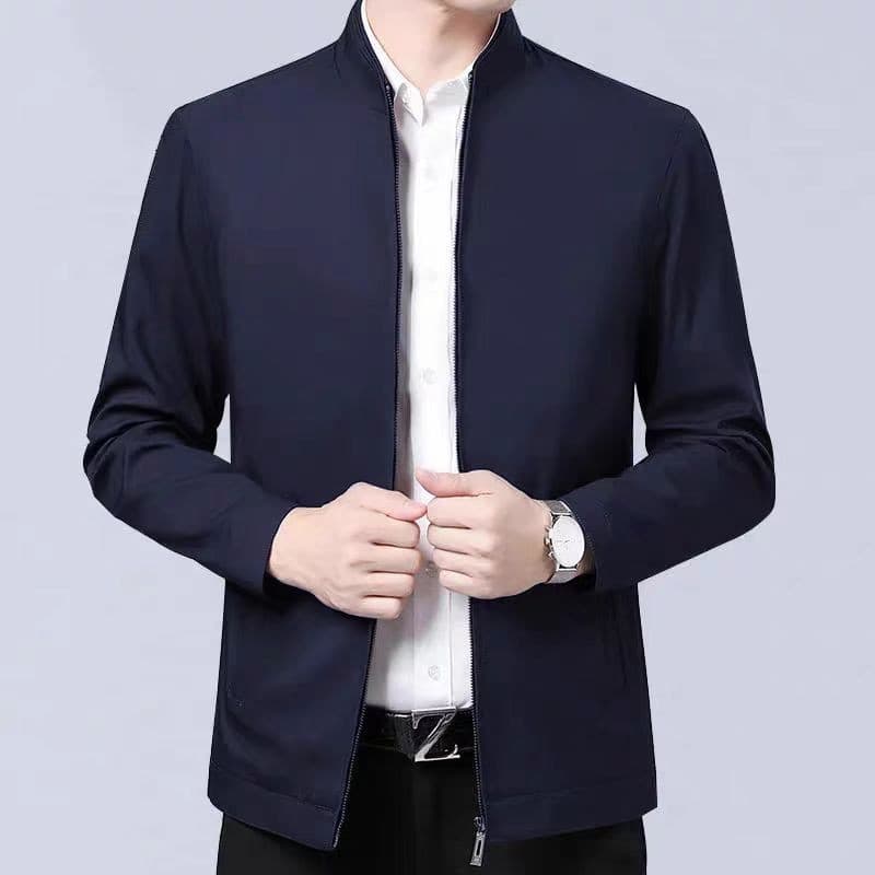 เสื้อแจ็คเก็ตสีดําผู้ชายแบบสบาย ๆ เครื่องบินทิ้งระเบิดอัพเกรดสไตล์น้ําหนักเบาการออกแบบเกาหลีเสื้อแจ็คเก็ตบาง