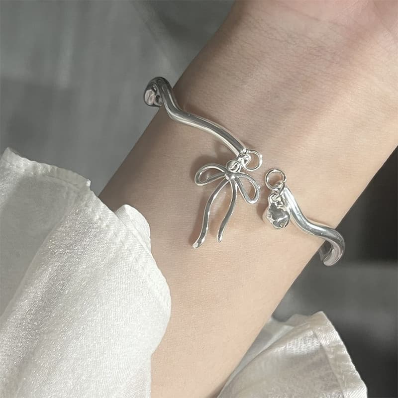 COD💖ร้อยข้อมือ โบว์ น่ารักหวาน ไม่ทําให้แพ้ง่าย สไตล์เกาหลีเรียบง่าย สําหรับผู้หญิง แฟชั่น อุปกรณ์เสริม-Lune