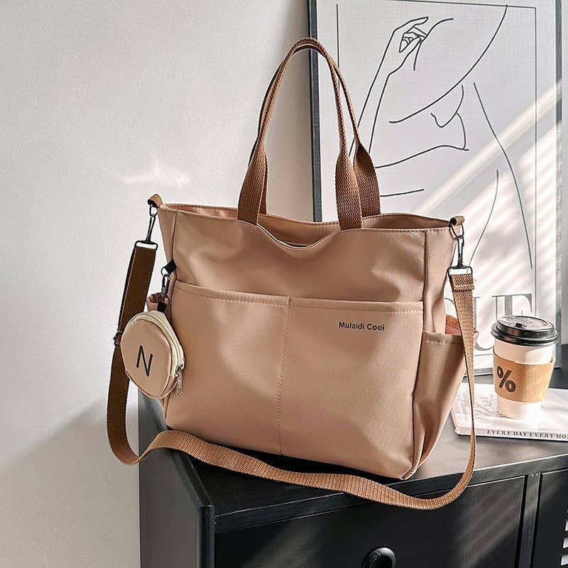 กระเป๋าโท้ตแบบcarryall ขนาดใหญ่มาก มีหลายช่องเก็บของ