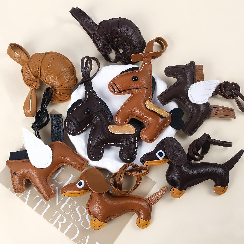 จี้หนัง PU อเนกประสงค์สําหรับ DIY ตกแต่งกระเป๋า และพวงกุญแจ ดีไซน์ pony heart