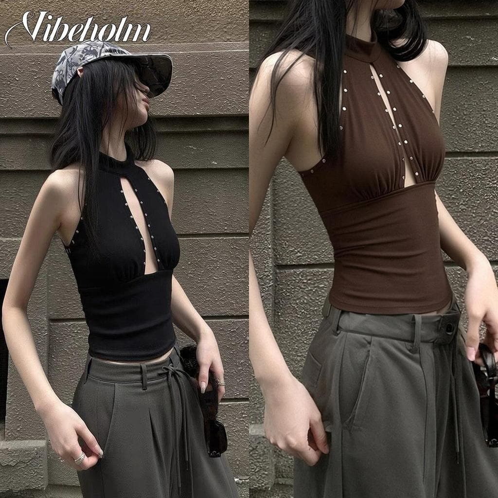 เสื้อกั๊กเซ็กซี่ออกแบบมาสําหรับผู้หญิงสวย ดีไซน์คอวีลึก ติดหมุดโลหะ Laced-Up Neckline, Halter Back, Slim-Fit…