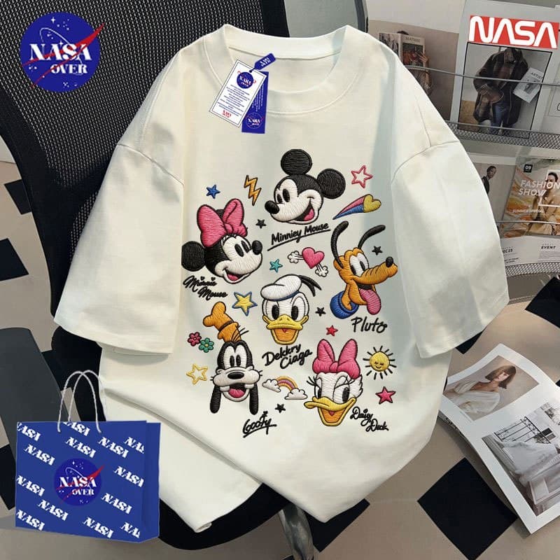 NASA เสื้อยืดแขนสั้นสีขาว oversize แนวการ์ตูนขี้เล่น🎨 ลายการ์ตูนรวม เสื้อแฟชั่น ยูนิเซ็กส์ YG4539