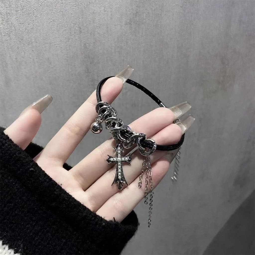 กําไลข้อมือ PU ไม้กางเขน เหล็กสีดําสไตล์ Y2K เครื่องประดับสุดเท่สไตล์สาวฮอต เครื่องประดับสไตล์พังก์…