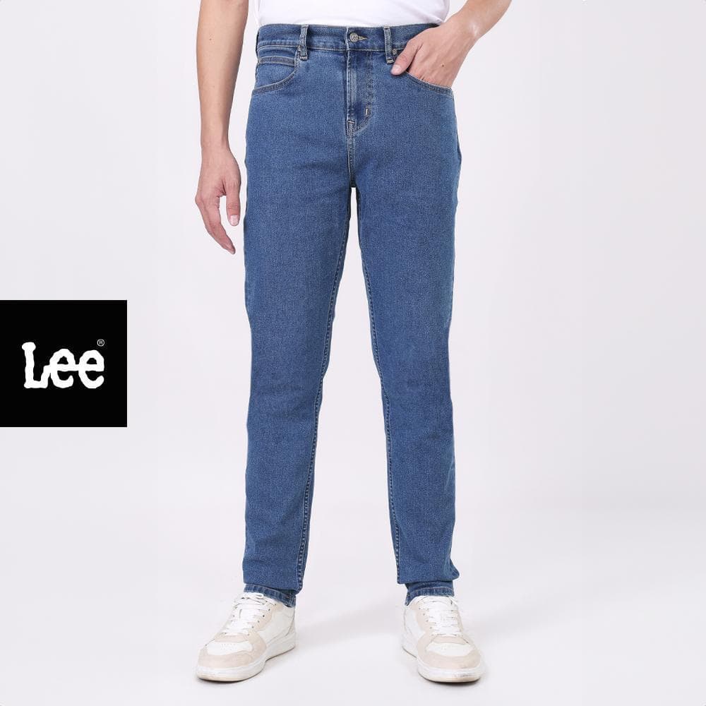 LEE กางเกงยีนส์ผู้ชาย เอวกลาง ทรงตรง รุ่น LE S626MARVF05 สียีนส์กลาง