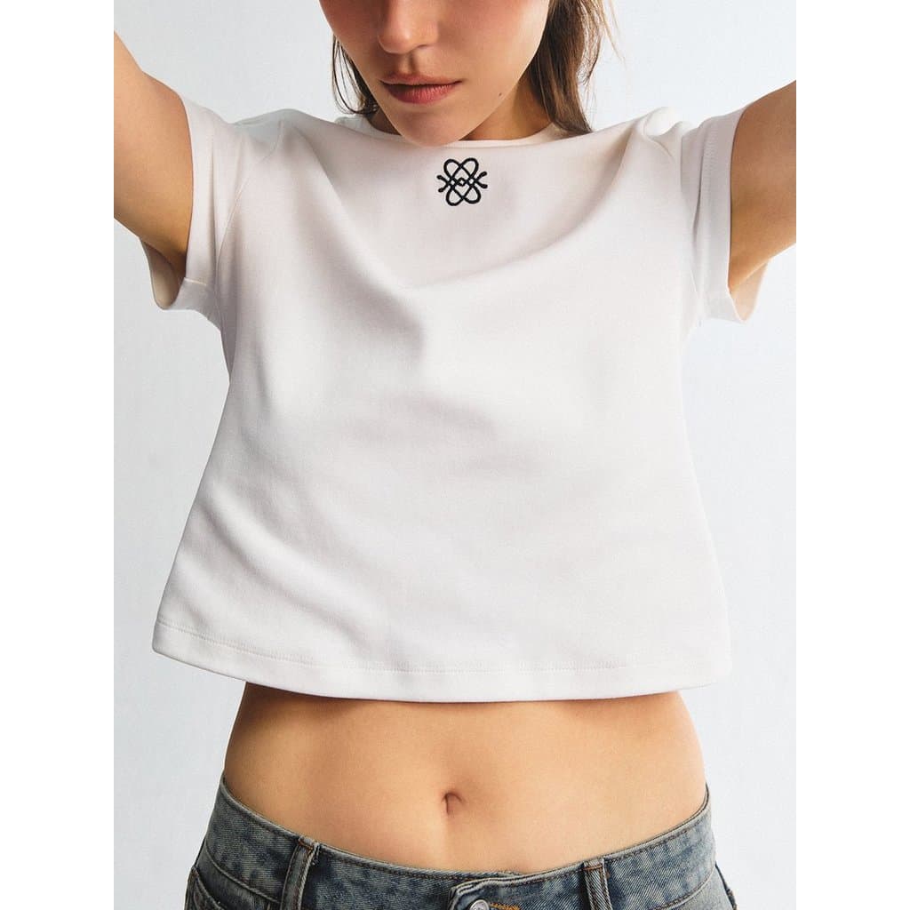 เสื้อทีเชิ้ตปักลาย / Embroidered Logo Tee