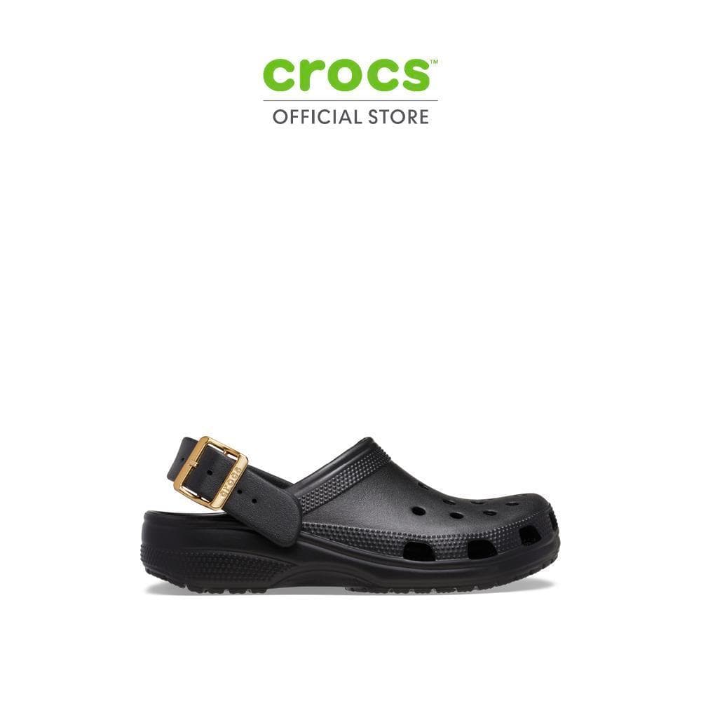 CROCS รองเท้าลําลองผู้ใหญ่ CLASSIC METALLIC BUCKLE CLOG - BLACK