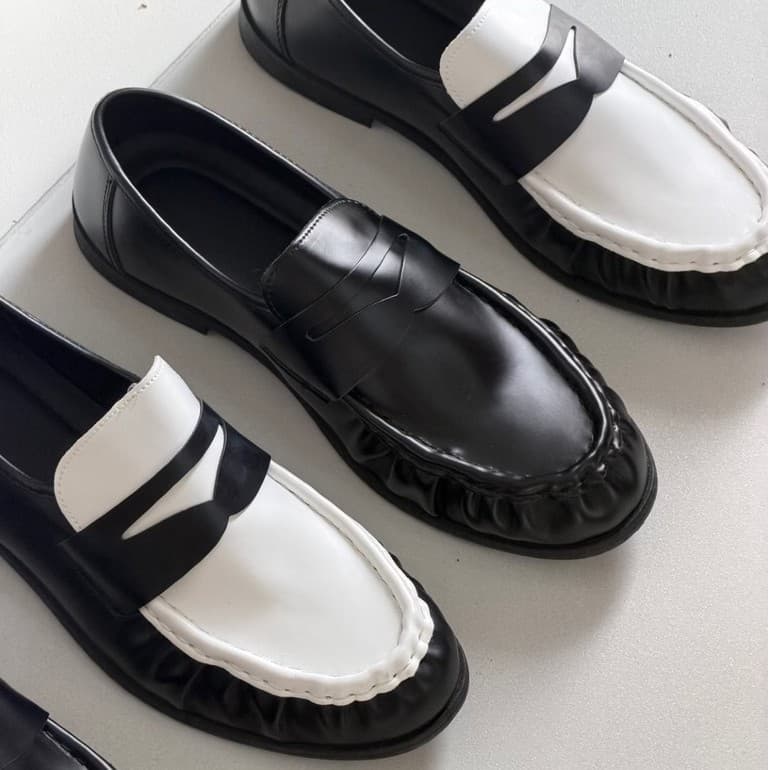 Vida - รองเท้าทรง penny loafers รุ่น Ruched Loafers ทรงสวยตัดเย็บเป็นงานจับด้านหน้า