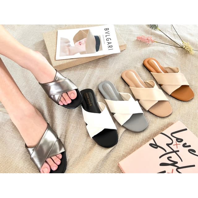 🔮Rinyashoes🔮รองเท้าแตะหน้ากากบาทมินิมอลสุดๆ มี5สี มีไซด์36-44 สินค้าพร้อมส่งนะคะ