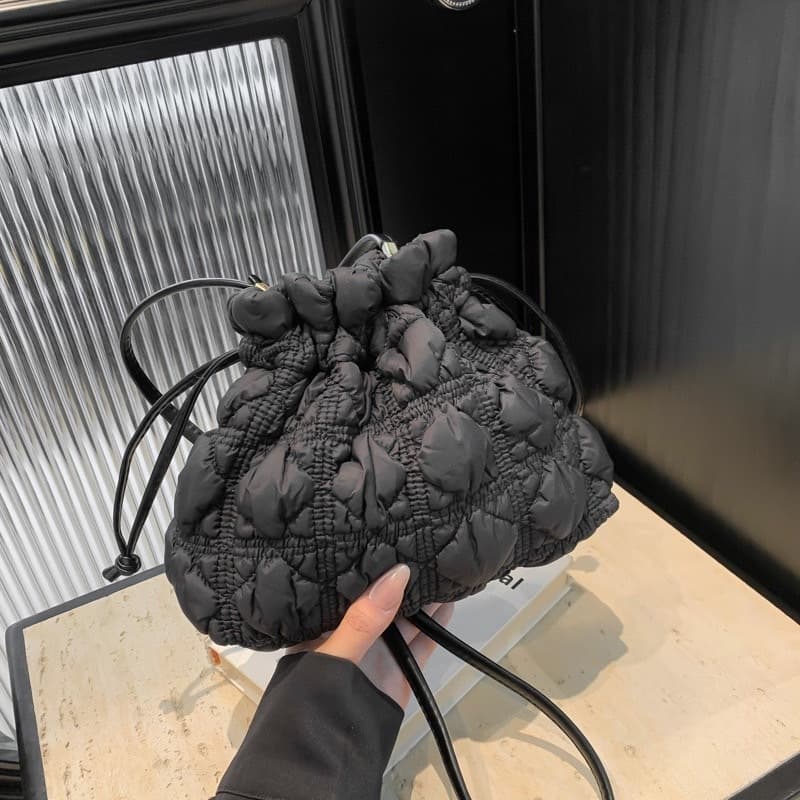 (พร้อมส่ง)Su190 สไตล์ใหม่ ทรงจีบ Cloud ไหล่ กระเป๋าRhombus Drawstring จีบกระเป๋าสําหรับผู้หญิง Cloud Crossbody