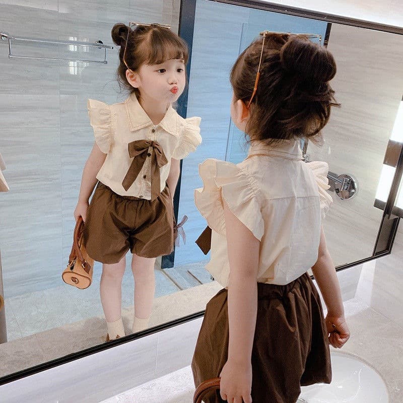 Babyonline(Y098)E2 (ส่งด่วน1วัน)ชุดเซ็ตเสื้อแขนสั้นคอปกแต่งโบว์พร้อมกางเกงขาสั้นทรงบอลลูนสุดน่ารัก ผ้าฝ้าย…
