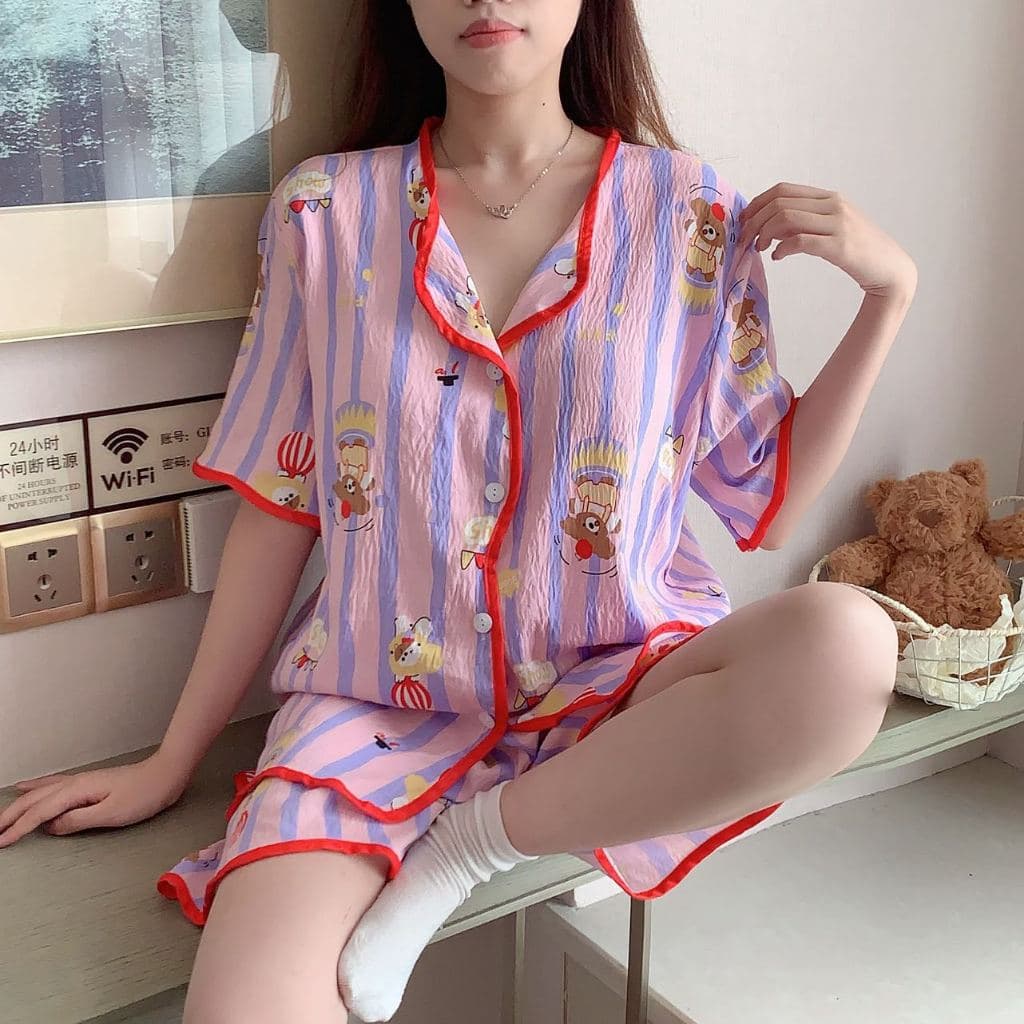ชุดนอน Big Size L-4XL ผู้หญิง มีบราในตัว ผ้าไหมเทียมญี่ปุ่น ลายการ์ตูน สีสันสดใส ทรงหลวม บางเบาไม่ร้อน