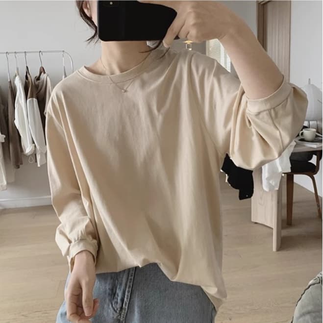 เสื้อยืดแขนยาวทรงหลวมสไตล์เกาหลี สีพื้น Oversize เสื้อผ้าสาวอวบมินิมอลน่ารักๆ…