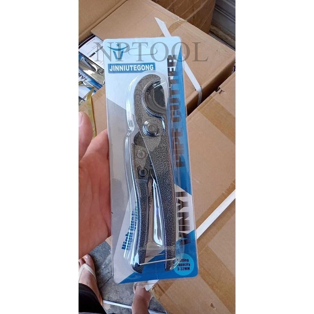 (ET01) กรรไกรตัดท่อ PVC ขนาด 32 มม. กระชับมือ คมตัดง่าย