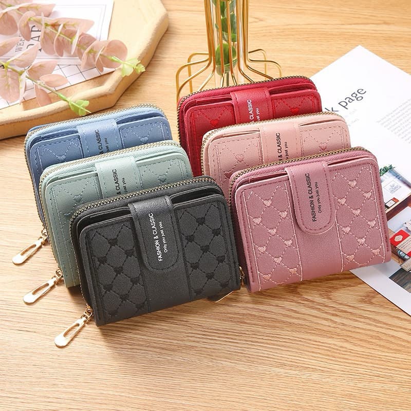 (มี 4รุ่น)กระเป๋าสตางค์ใบสั้น หนังPU ปักลาย เก็บองได้เยอะ พกพาง่าย ดีไซน์สวย (GC-5501) (GC-500) (GC-91)…