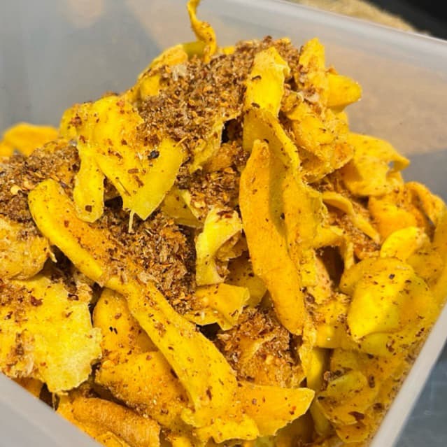 มะม่วงแก้วขมิ้น (500g.) มะม่วงคลุกพริกกุ้งกะปิแซบๆ แผ่นบางๆ ชิ้นเล็ก ไม่มีเสี้ยนไม่มีน้ําตาล อบใหม่ปีนี้…