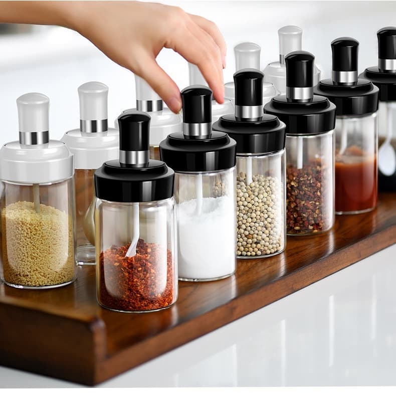 ขวดใส่เครื่องปรุง 300ml ขวดแก้วใส่เครื่องปรุง พร้อมช้อนในตัว แก้วหนา ฝาปิดแน่น ไม่รั่วซึม