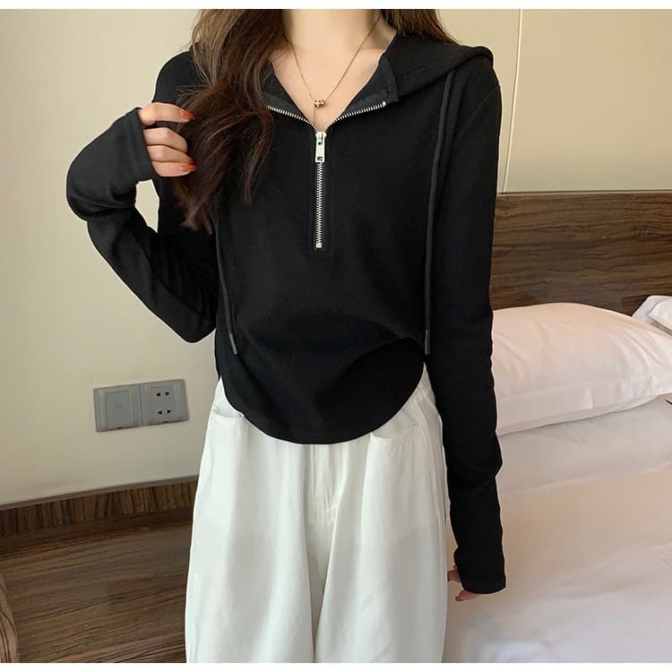 ในไทย ** เสื้อแขนยาว-แขนสั้น ผ้าร่องมีฮู้ด ซิปด้านหน้า ผ้าลื่นใส่สบาย Y157