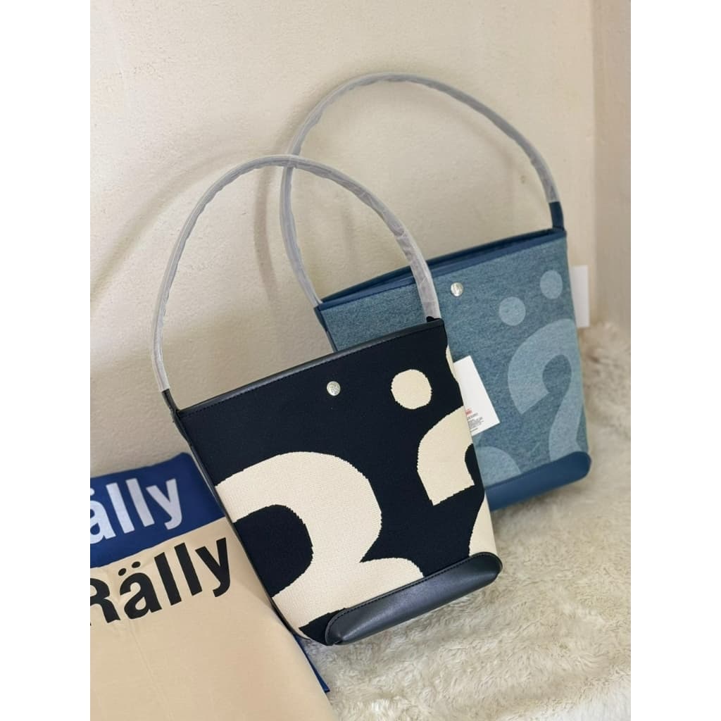 สีใหม่ new กระเป๋าทรงถัง Rally สีดํา และ สียีนส์ ปากกระเป๋า ขนาด 12 นิ้ว สูง 26.5 cm. ฐานกระเป๋าขนาด 17 x 12