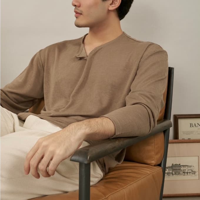 The Finery - Silky Henley Tee เสื้อยืดเฮนลีย์แขนยาว 3 สี | ผ้า Silk Cotton | ทรง Regular Fit | One Button…