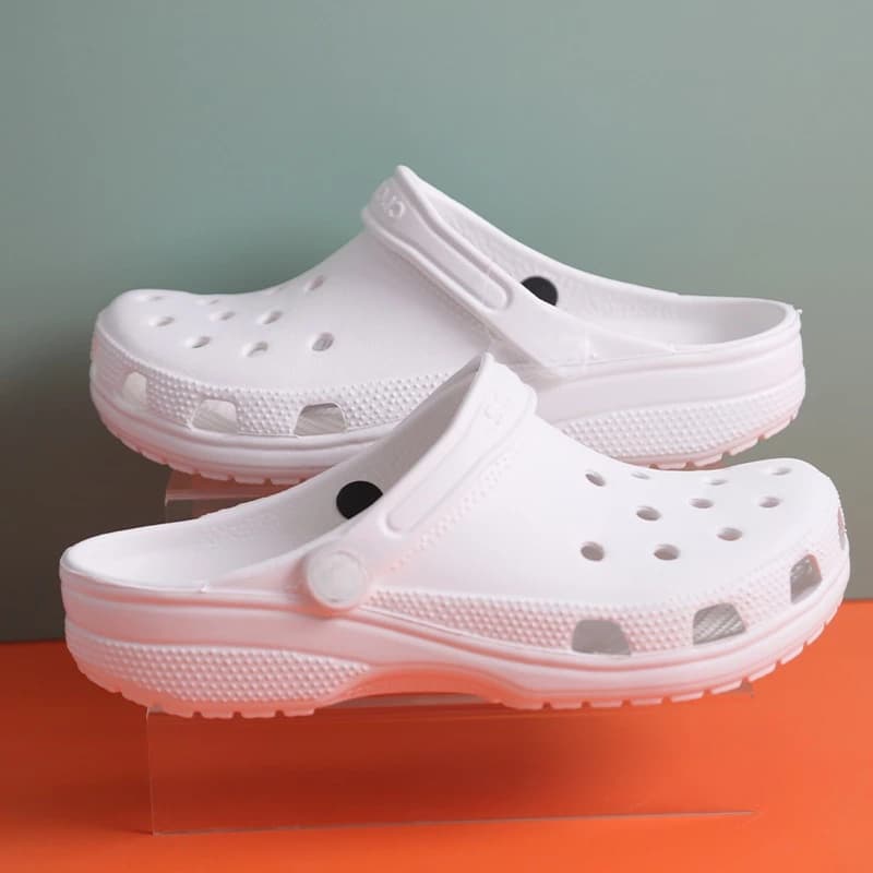 Sandal original classic clog Couple Hole Shoes Couple Big Toe Shoes Beach Shoes Lightweight Anti-slip… รูปที่ 1