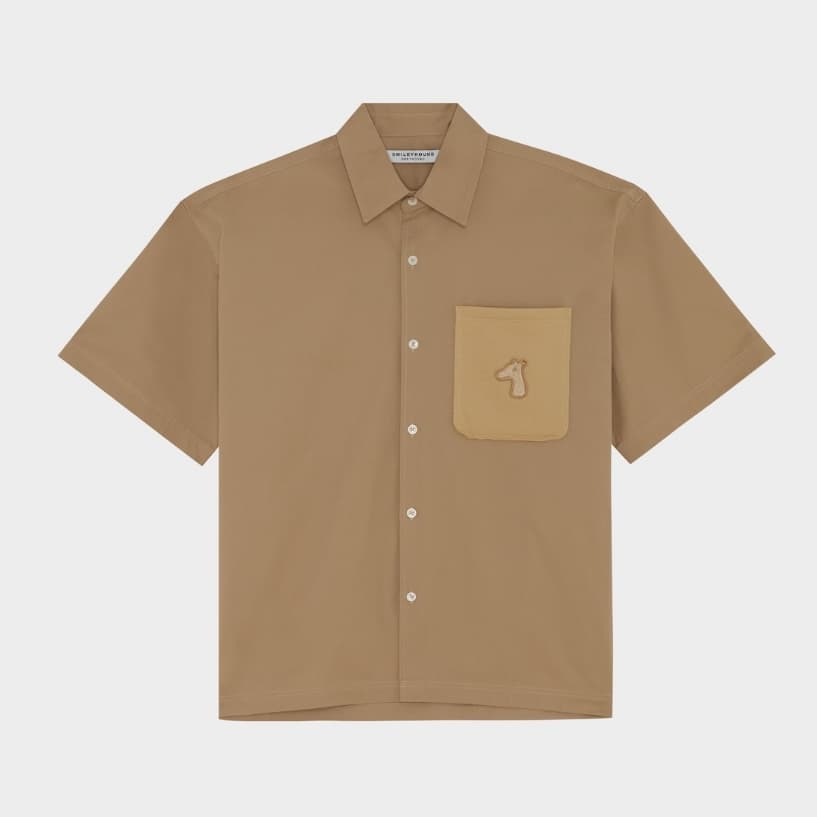 เสื้อเชิ้ตแขนสั้นพร้อมกระเป๋าแปะขอบรุ่ย SMILEYHOUND GOODGATHER SHORT-SLEEVE SHIRT WITH RAW-EDGE PATCH POCKET… รูปที่ 1