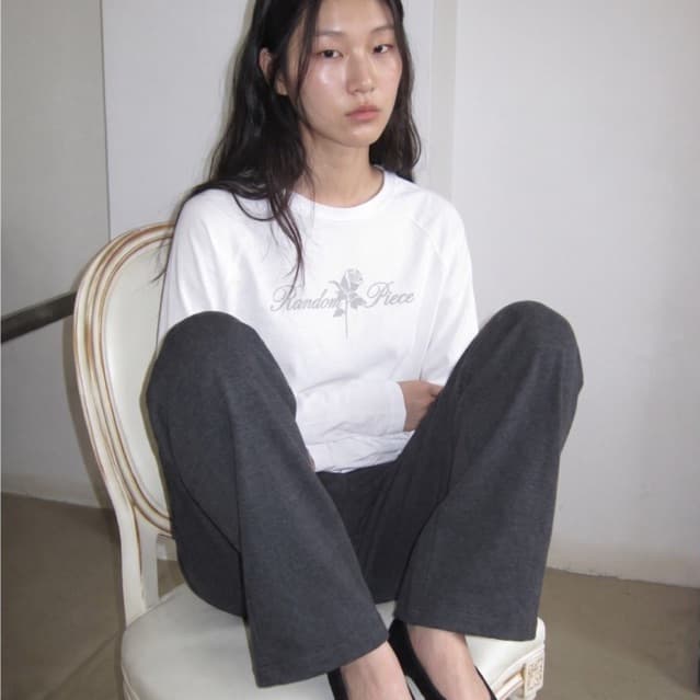 rand0m piece - Random Rose Long sleeve Raglan Top เสื้อยืดแขนยาว สกรีนโลโก้ดอกกุหลาบ