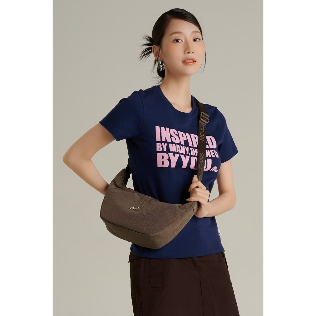 Mc JEANS (แม็คยีนส์) Online Exclusive กระเป๋าสะพายข้าง Unisex กระเป๋าผ้าไนล่อน Crossbody Bag มีให้เลือก 4 สี…
