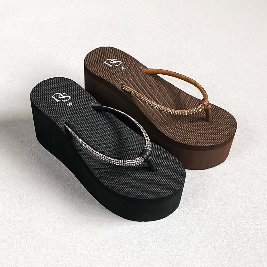 Nathava - รองเท้าแตะหูหนีบ พื้นโฟม ส้นสูง 3 นิ้ว น้ําหนักเบา ใส่สบาย (มีสายเพชร/ สายโซ่/ สาย PVC)