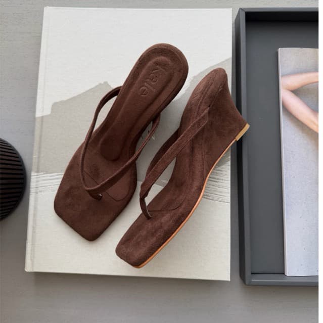(แนะนํา +1 ไซส์)KALE - รองเท้าส้นตึก รุ่น Zoe Wedge สูง 3 นิ้ว หนังนุ่ม ใส่สบาย