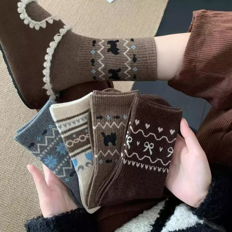FHS ถุงเท้าแฟชั่น ถุงเท้าผู้หญิงลาย Fair Isle ย้อนยุคข้อยาว สไตส์เกาหลี