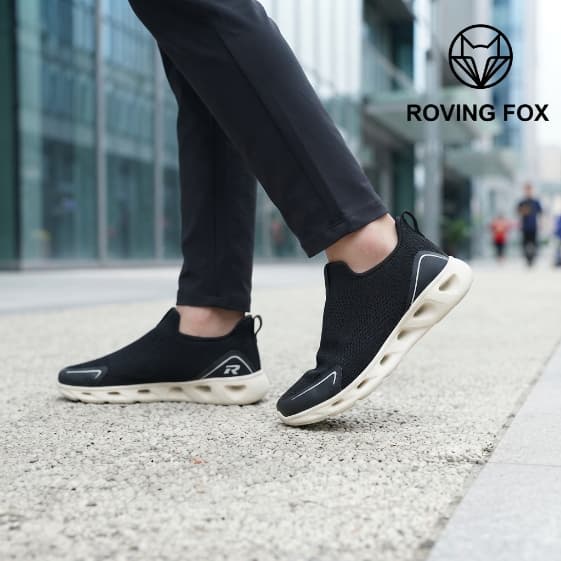 Roving Fox รองเท้าผ้าใบผู้ชายแบบสวม รุ่น FCM903 สีดํา
