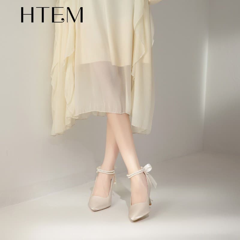 HTEM จัดส่งจากกรุงเทพฯ ฤดูร้อนใหม่สีชมพูแหลมมุกโซ่รองเท้าส้นสูง