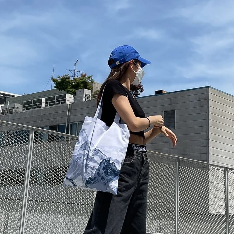 Vibes.brandd - กระเป๋าผ้า vibes รุ่น Sneak Peak tote bag รูปที่ 1