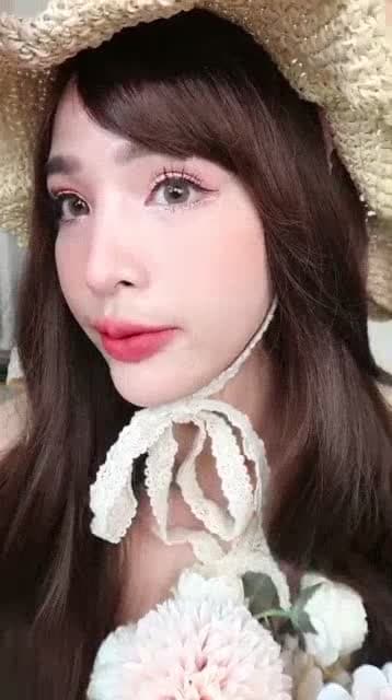 เบสหน้าเงา ผิวกระจก เบสเมคอัพ ที่จะทำให้ผิวดูเงา ฉ่ำวาว เป็นผิวกระจก ผิวในอุดมคติ ที่สาวๆต่างหลงรัก รูปที่ 1
