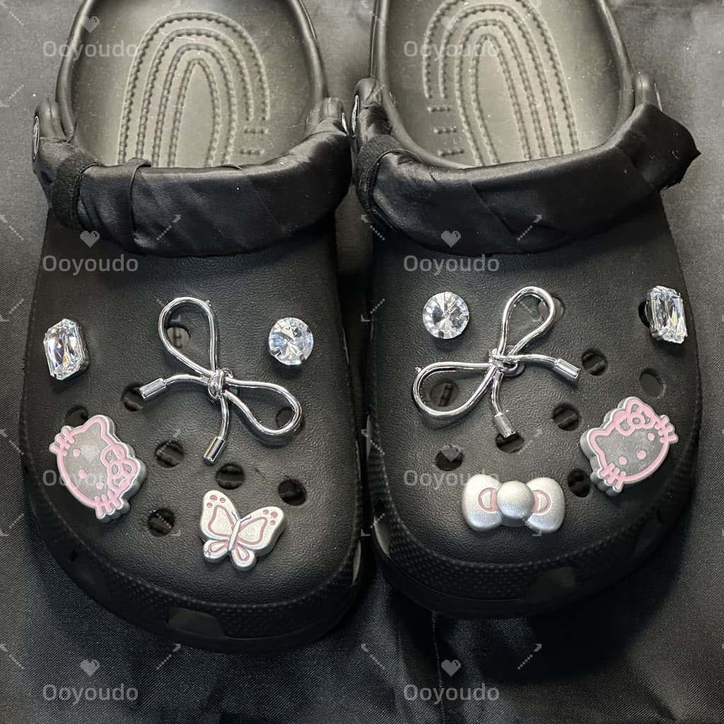 10 ชิ้นริบบิ้นเงิน Hello Kitty รองเท้า Charms - DIY s สไตล์ Clog อุปกรณ์เสริม, Elegant… รูปที่ 1