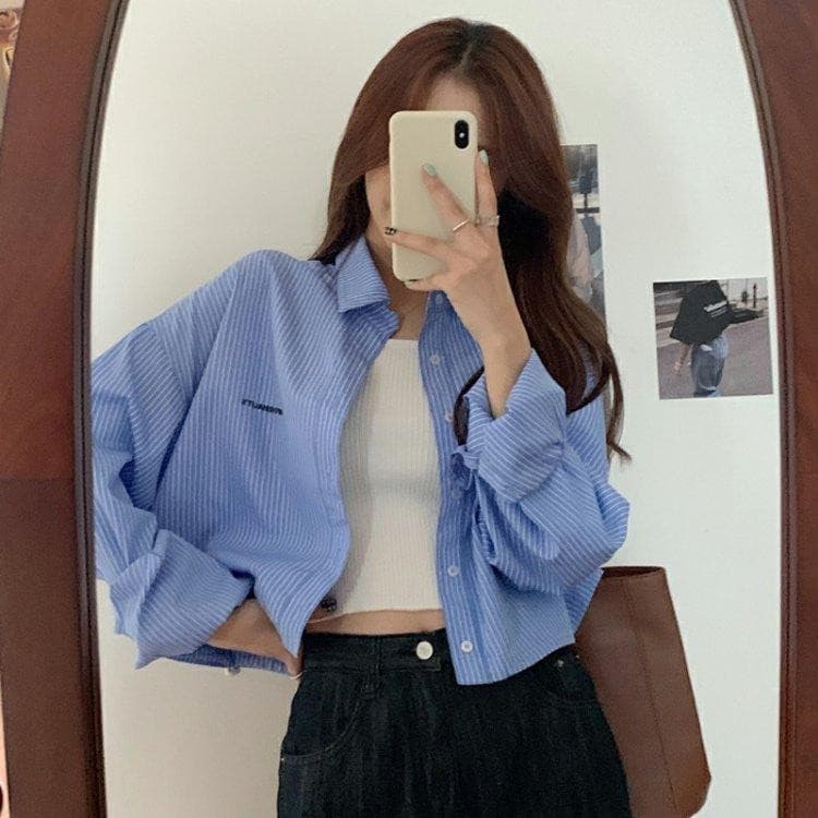 KOKO#เสื้อเชิ้ตลายทางแฟชั่นสตรี สีฟ้า เสื้อเชิ้ตครอป เสื้อผ้าแฟชั่นผู้หญิงแซ่บ เสื้อคลุมบางฤดูใบไม้ร่วง#w521 รูปที่ 1