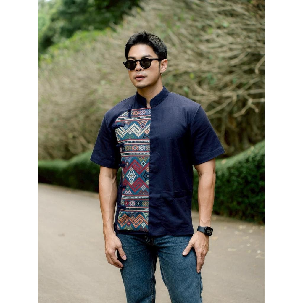 ผ้าไทย เสื้อผ้าแฟชั่น ผ้าฝ้ายฟอกนุ่มสีกรมทรงไทลื้อประดับผ้าทอลายผ้าปักแบบประยุกต์ no.35กรมทอลายประยุกต์ รูปที่ 1