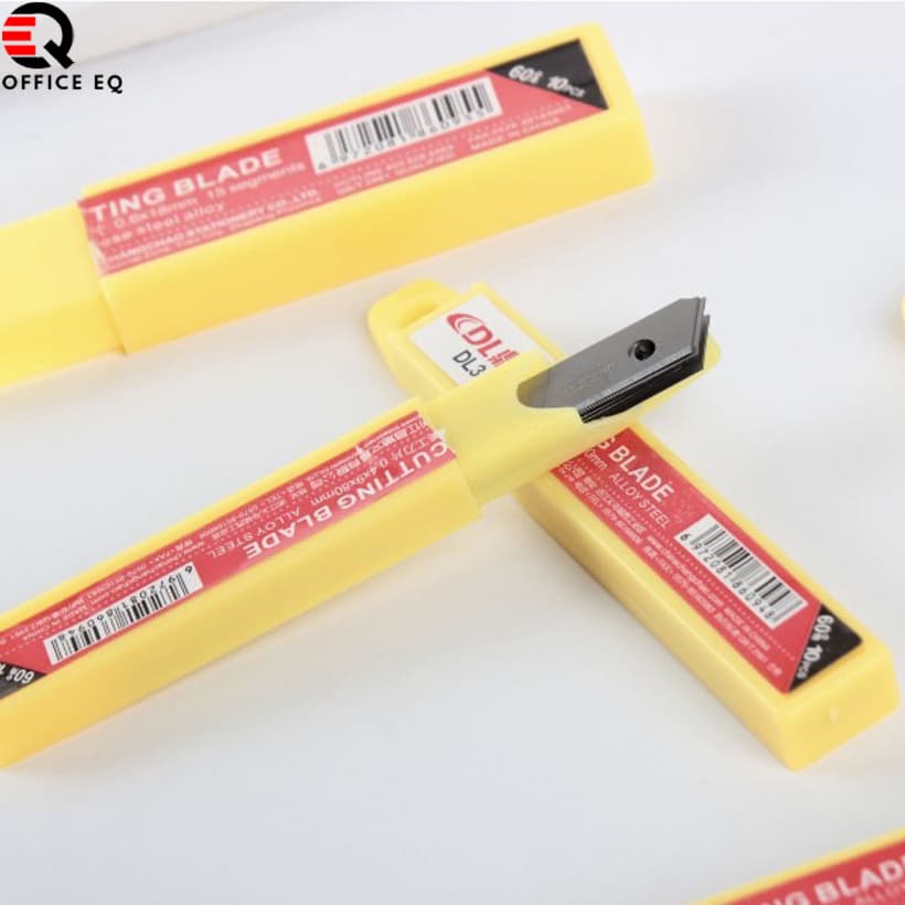 ใบมีดคัตเตอร์ คัตเตอร์ ใบมีด ใบมีดคัตเตอร์ 8 mm ,18 mm 60 องศา อุปกรณ์ช่วยตัด อุปกรณ์งานช่าง อุปกรณ์สำนักงาน… รูปที่ 1