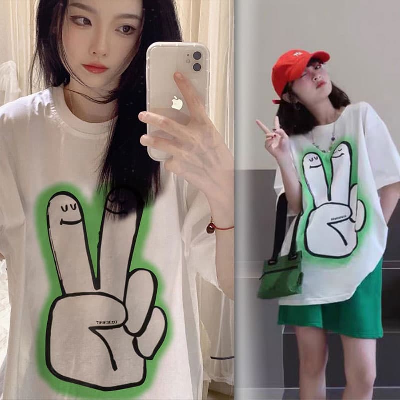 เสื้อยืดผู้หญิงน่ารักๆ oversize เสื้อผ้าแฟชั่นเกาหลี เสื้อโอเวอร์ไซส์ผู้หญิง ลายวินเทจไซส์ใหญ่ สีขาว ใส่สบาย รูปที่ 1