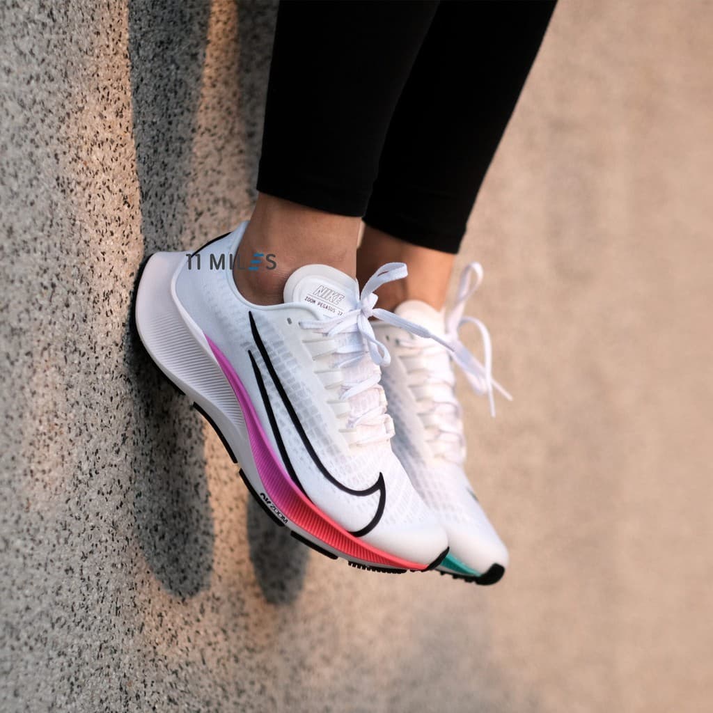 Nike Air Zoom Pegasus 37 Nike Pegasus 37 White Rainbow Sports Men's and Women's Casual Cushioned Running Shoe รูปที่ 1