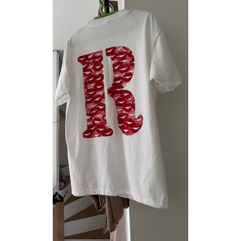 KissTshirt เสื้อรอยจุ๊บสีขาว จุ๊บสีแดง เสื้อผ้าแฟชั่น เสื้อ ชายหญิง cotton100% รูปที่ 1