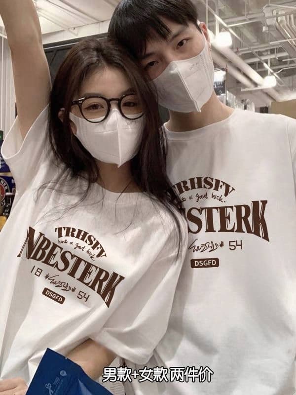 เสื้อคู่กับแฟนเท่ๆ เสื้อผ้าแฟชั่นผู้หญิงกําลังฮิตใหม่ ทรงสเก็ตเท่ๆ เสื้อยืดผู้หญิง แขนสั้น สกรีนลาย… รูปที่ 1