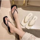 (แนะนําให้ซื้อเพิ่ม1เบอร์)รองเท้าแตะผู้หญิงใส่ไปข้างนอก พื้นแบนแมทช์ลุคง่าย กันลื่น ดีไซส์เรียบง่าย